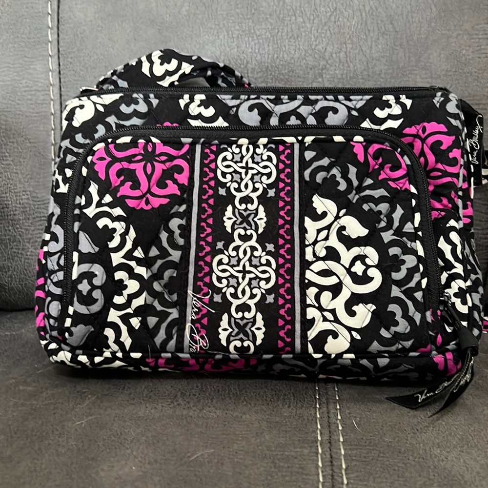 Vera Bradley cotton medallion crossbody.